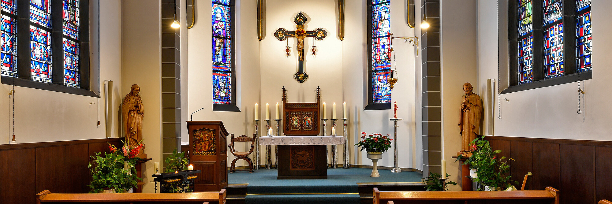 Blick auf den Altar der Kapelle im Marienhospital Kevelaer.