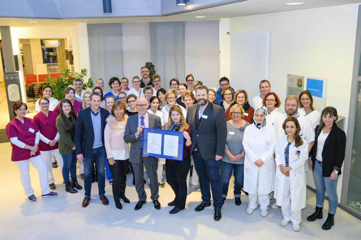 Das Team des St.-Antonius-Hospitals Kleve freut sich über die erfolgreiche Zertifizierung nach DIN EN ISO 9001/2015.