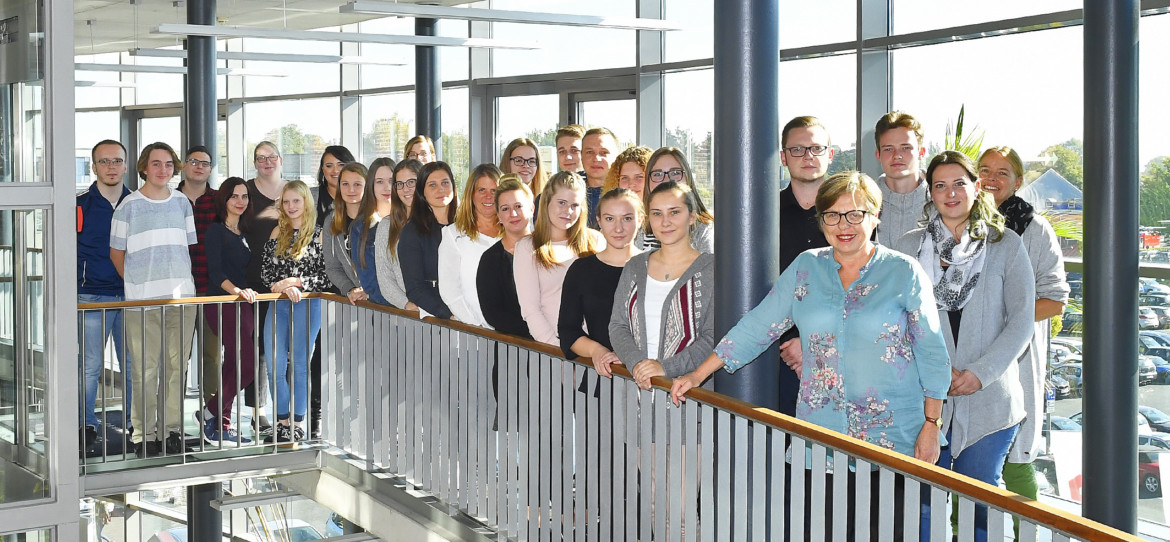 Gruppenfoto der neuen Auszubildenden am Fachseminar für Altenpflege.