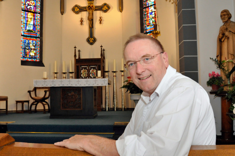 Peter Schneiders, Seelsorger des Marienhospitals Kevelaer, in der Kapelle des Krankenhauses.