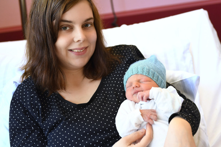 Das letzte Baby im Jahr 2018: Lajos Kamman mit Mutter Saskia Kamman.